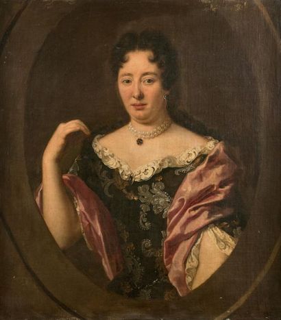 null Attributed to Claude LEFÈBVRE (1632-1675)
Portrait of a lady in a painted oval
Canvas.
Old...