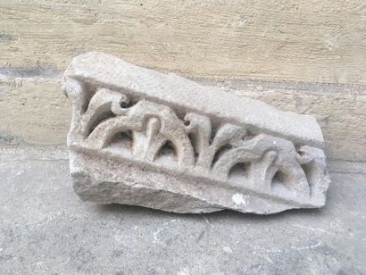null Piece of fluted column in white marble, probably from the ancient art period
H....