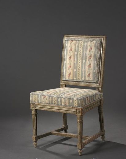 null Chaise en bois mouluré et sculpté estampillée H. JACOB d’époque Louis XVI
À...