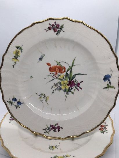 null COPENHAGEN, 19th century
Suite of twenty-four porcelain plates with contoured...