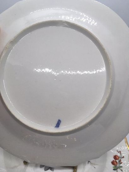 null COPENHAGUE, XIXe siècle
Suite de vingt-quatre assiettes en porcelaine à bord...