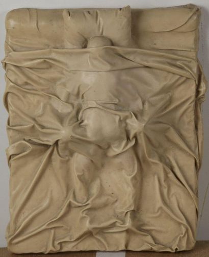 null Charles MATTON (1931-2008) 
Couple Making Love Under the Sheets 
Resin (a broken...