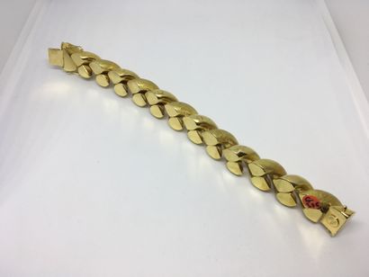 null Gold bracelet 750, with two large twisted strands, one guilloche.

Weight 91,8...