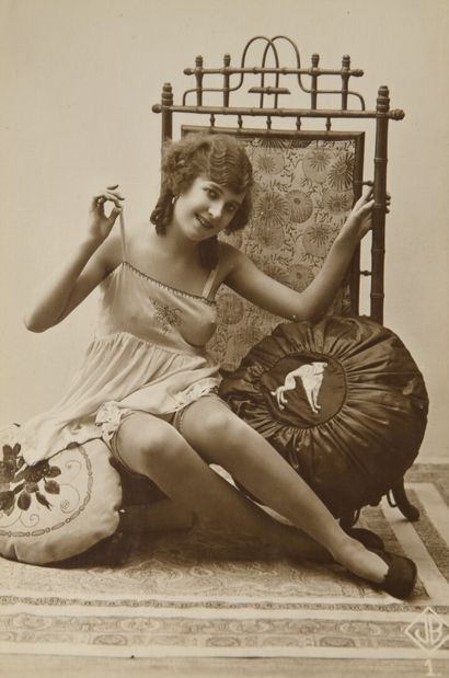  Promesse du soir 
Photographies coquines, Paris, années 1920 
Série de cinq épreuves...
