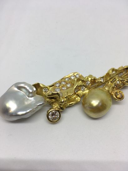 null Jean VENDOME

Long pendentif en or jaune 750 supportant deux importantes perles...