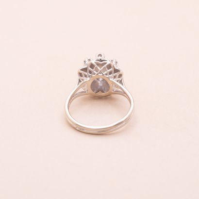 null A white gold ring with a flower motif set with a round brilliant-cut diamond...