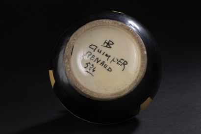 null QUIMPER - RENAUD

Ceramic ball vase with geometric decoration.

H. 12 cm