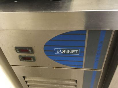 null Un tour réfrigéré marque BONNET ouvrant à 4 portes - groupe incorporé