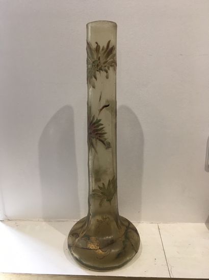 GALLÉ, vers 1900 
Vase en verre émaillé à...