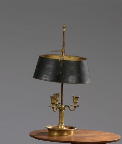 null Lampe bouillotte en bronze ciselé du début du XIXe siècle

À trois lumières,...