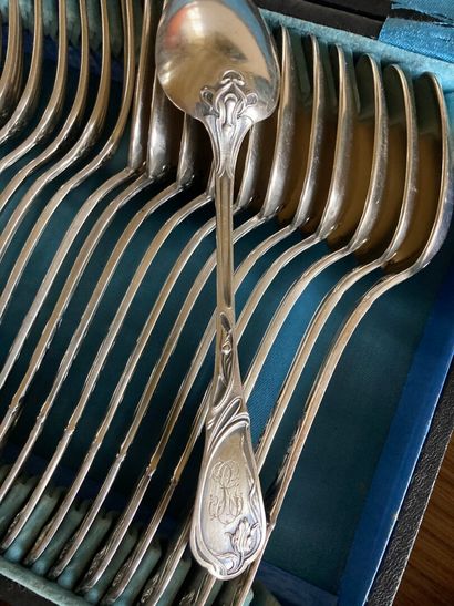 null MENAGERE en métal argenté, modèle Art Nouveau, spatule gravée d'un chiffre,...