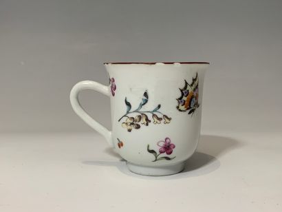 null CHINE, décoré en Europe, XVIIIe siècle -

Tasse en porcelaine de Chine décorée...