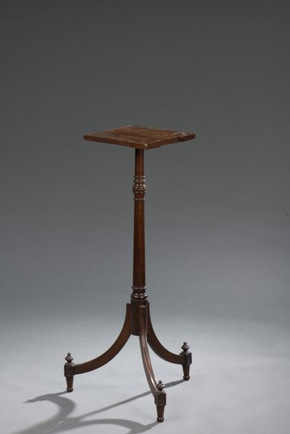 null Petite table d'appoint en acajou et placage d'acajou style Louis XVI vers 1860

Plateau...