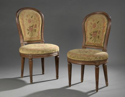 null 
Deux chaises en bois mouluré et sculpté par Georges Jacob




À dossier raquette,...