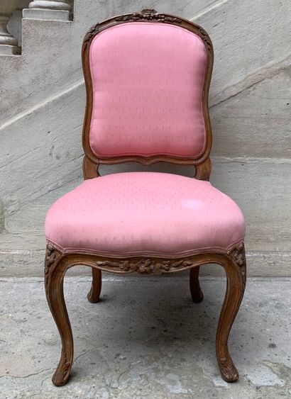null Chaise en bois mouluré et sculpté estampillée Falconet d'époque Louis XV

À...