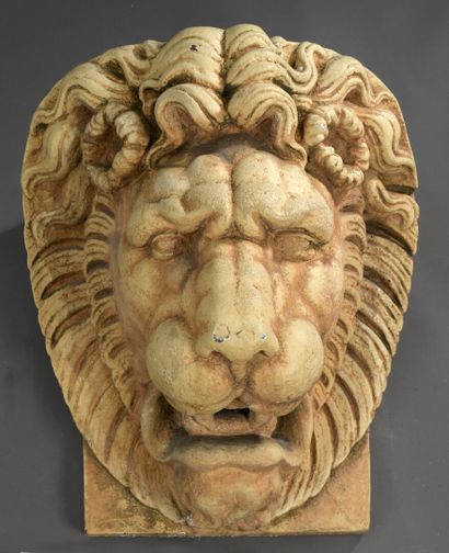 null 
Ecole française du XXe siècle

Applique à décor de tête de lion

fonte de fer...