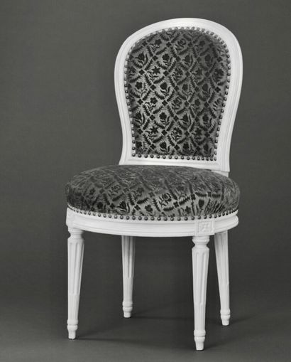 null 
Deux chaises en bois mouluré et sculpté par Georges Jacob




À dossier raquette,...
