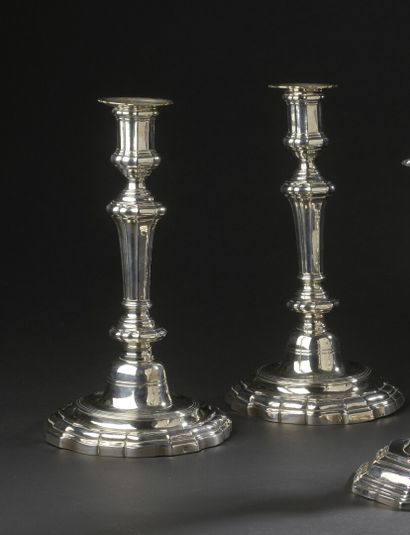 null Pair of silver torches, with a curved base, master goldsmith Jean Francois

Balzac,...