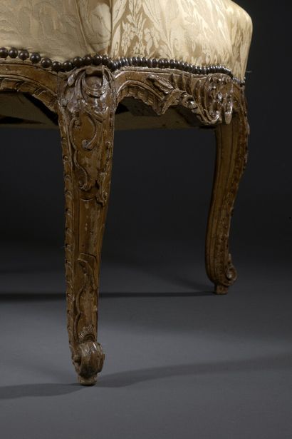 null Large fauteuil à la Reine par Cresson d'époque Louis XV

À dossier plat, décor...