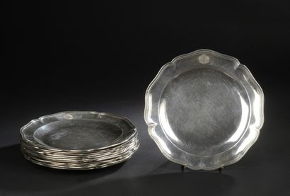 null Set of twelve silver plates with five contours by Paul Soulaine, Paris, 1737

Decorated...
