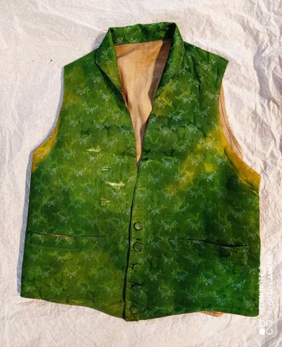 null Gilet, époque Restauration, gilet en gros de Tours moiré vert liseré bleu à...