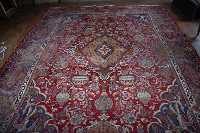 null 
Important tapis Kashmar en fil de laine, Iran

293 x 389 cm
