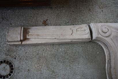 null Cheminée en pierre sculptée, XVIIIe siècle

H. 105 L. 153 P. 34 cm