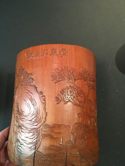 null Pot à pinceaux bitong en bambou

Chine, XXe siècle

Cylindrique, à décor en...