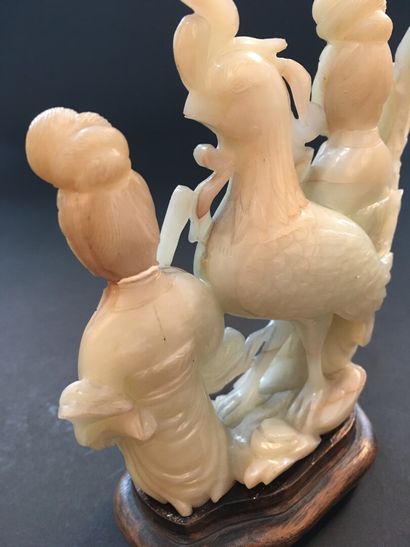 null Groupe en jade céladon pâle sculpté

Chine, XIXe siècle

Représentant deux femmes,...