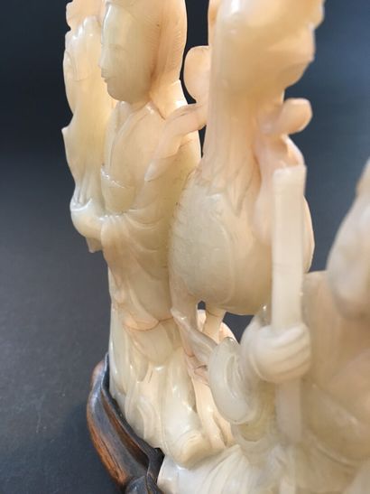 null Groupe en jade céladon pâle sculpté

Chine, XIXe siècle

Représentant deux femmes,...