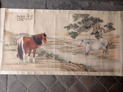  Peinture en rouleau à l'encre et couleur sur papier 
Chine 
Représentant deux chevaux...