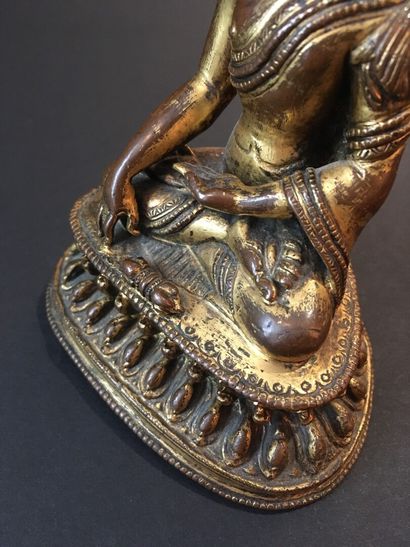 null Statuette de bouddha en bronze doré Sino-tibétain, XVIe-XVIIe siècle

Représenté...