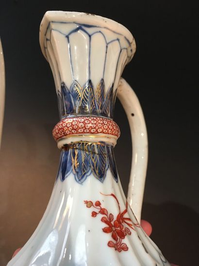 null Aiguière couverte en porcelaine Imari

Chine, XVIIIe siècle

La panse piriforme...