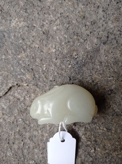 null Pendentif en jade céladon pâle sculpté

Chine

En forme de lapin.

L. 4 cm