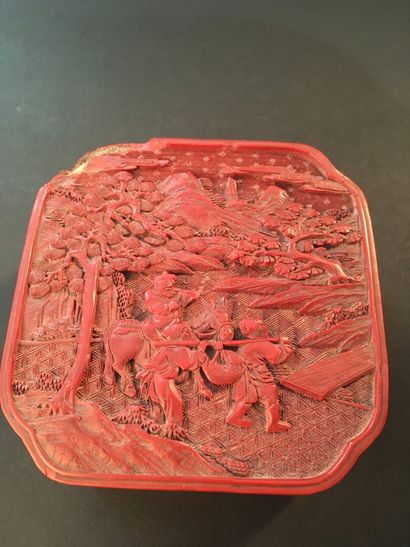 null Boîte en laque rouge sculptée

Chine, XVIIIe siècle

Carrée quadrilobée, le...