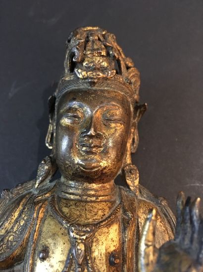 null Statuette de bodhisattva en bronze doré

Chine, dynastie Ming, XVIIe siècle

Représenté...