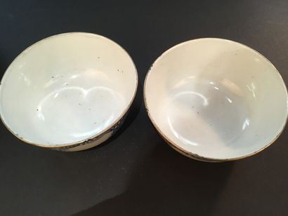 null Trois bols et deux coupelles en porcelaine bleu blanc

Vietnam, XIXe siècle

Les...