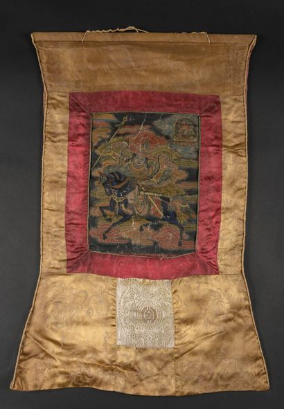  Trois thangka à l'encre et couleurs sur toile 
Tibet, XXe siècle 
Le premier représentant...