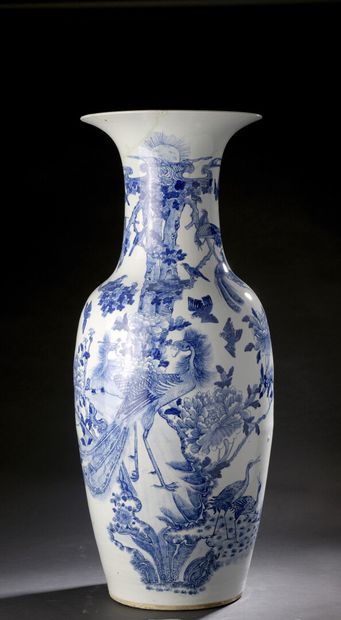 Grand vase en porcelaine bleu blanc

Chine,...