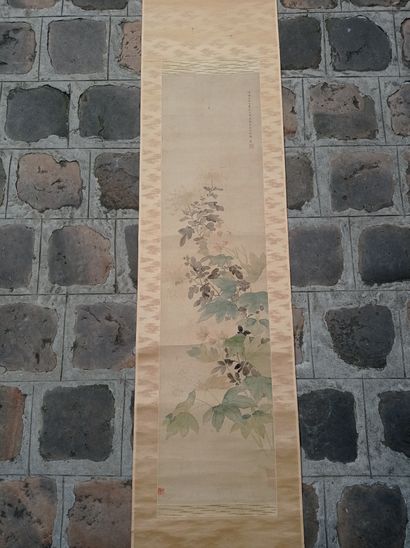 null Peinture en rouleau à l'encre et couleur sur soie

Chine, XIXe siècle

À décor...