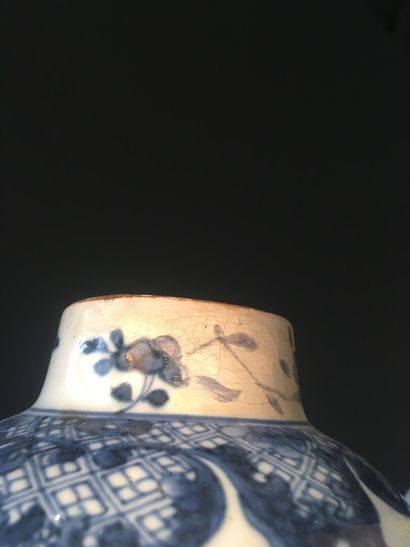 null Paire de vases couverts en porcelaine bleu blanc

Chine, XVIIIe siècle

Balustres,...