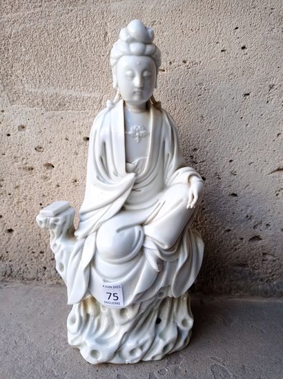 null Statuette de Guanyin en porcelaine blanc de Chine Chine, XVIIIe-XIXe siècle

Représentée...