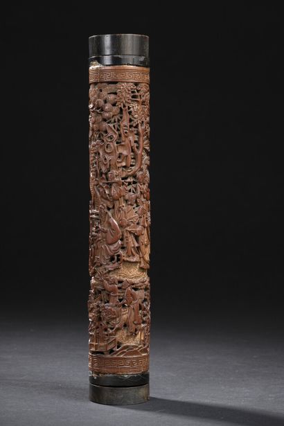  Diffuseur à parfum en bambou sculpté 
Chine, XVIIIe siècle 
Cylindrique, à décor...