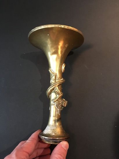 null Vase Gu en bronze

Chine, XIXe siècle

Le col largement évasé, le centre orné...