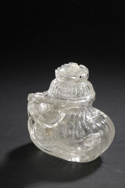Petit vase couvert en cristal de roche 
Chine,...