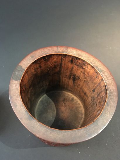 null Pot à pinceaux bitong en bambou

Chine, XXe siècle

Cylindrique, à décor en...