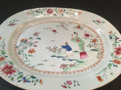 null Plat en porcelaine famille rose

Chine, XVIIIe siècle

Ovale, décoré au centre,...