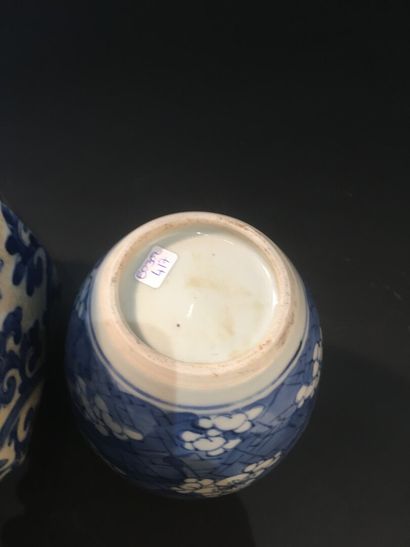 null Pot à gingembre octogonal et petit pot couvert en porcelaine bleu blanc

Chine,...