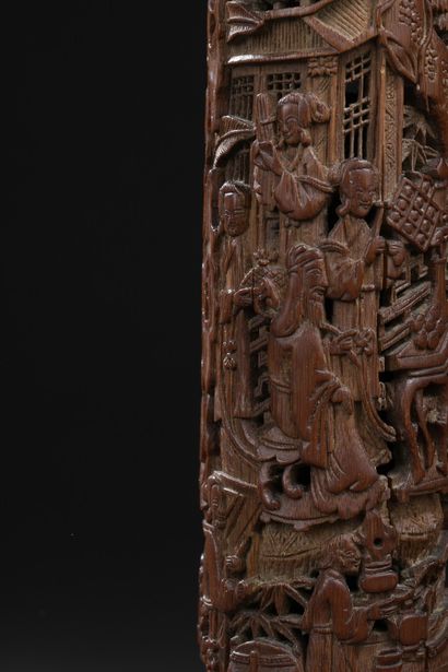  Diffuseur à parfum en bambou sculpté 
Chine, XVIIIe siècle 
Cylindrique, à décor...
