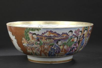  Grand bol à punch en porcelaine famille rose, Chine, dynastie Qing, époque Qianlong...
